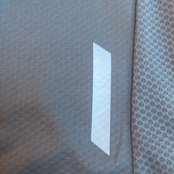 Men’s Zella size Medium Workout Wear Short Sleve Shirt waffle print fabric - Picture 3 of 6